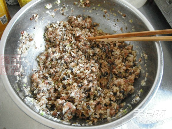 白菜榛蘑猪肉包子