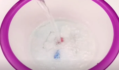 衣服上有黄的一块要怎么洗掉啊