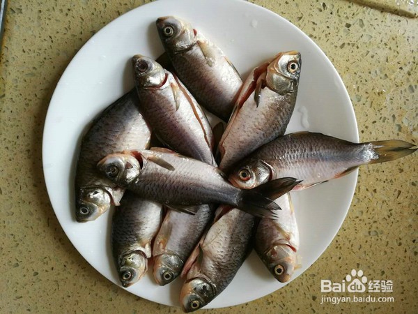 教你做香酥小鲫鱼