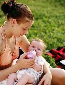 新生宝宝打嗝消除办法