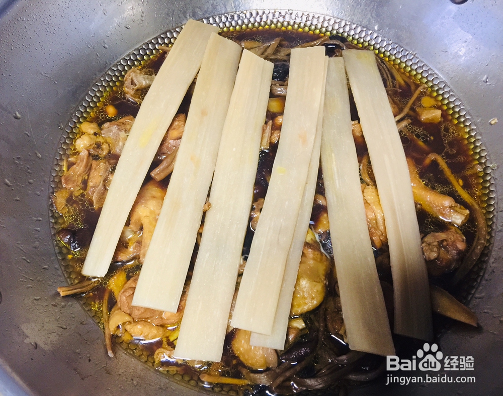 妈妈教我做的茶树菇川粉鸡肉