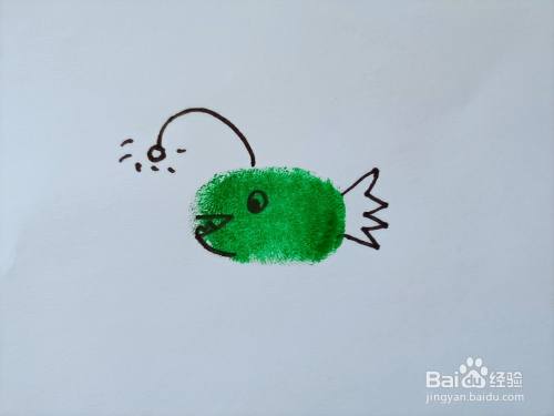 如何用手指印画一条灯笼鱼