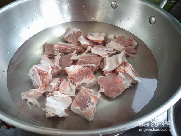 如何制作牛肋条烧黄蘑