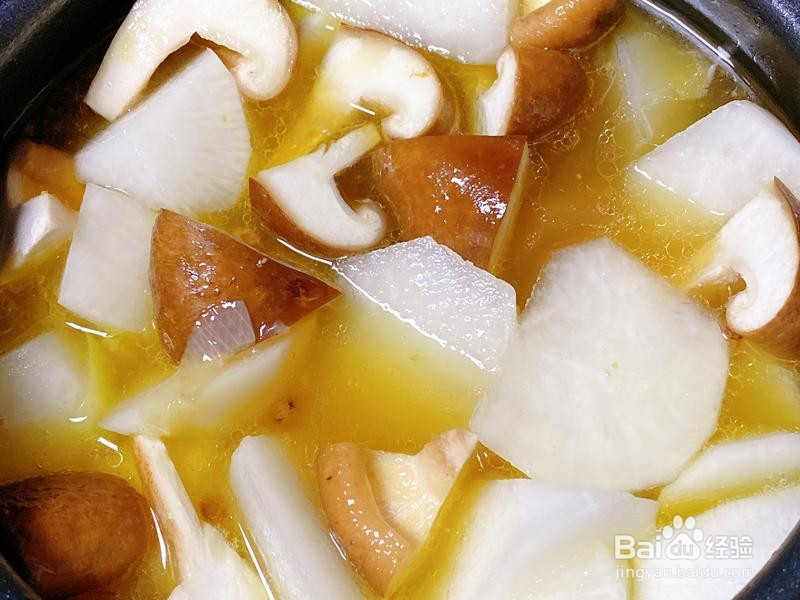 腊猪蹄炖萝卜的做法