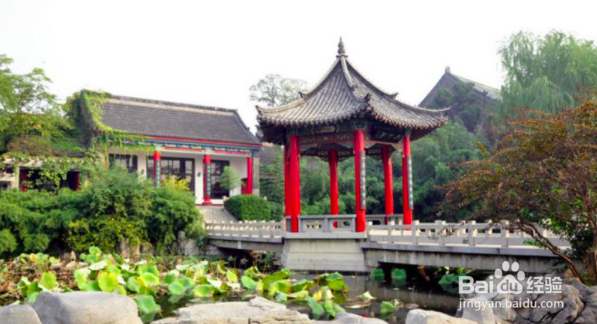 济南大明湖公园怎么游玩？