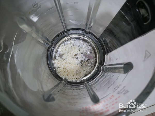 制作美味的黑芝麻百合米糊