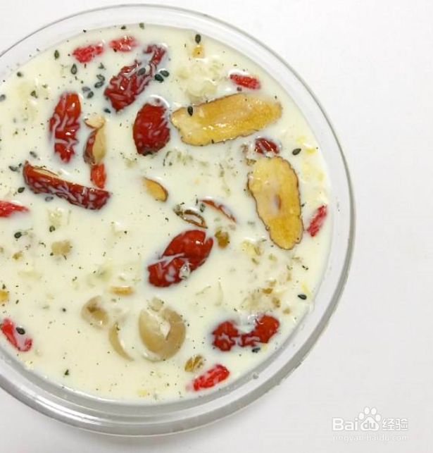 桃胶红枣枸杞牛奶做法