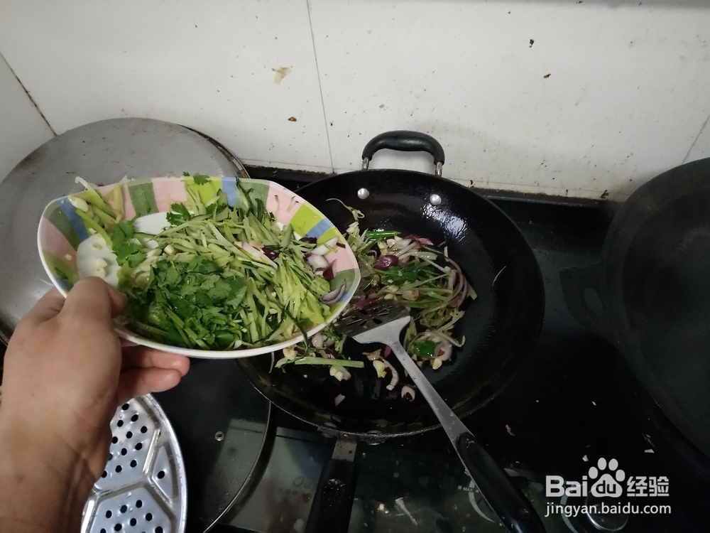 香菜黄瓜丝炒鸭蛋