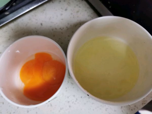 芹菜叶子鸡蛋卷