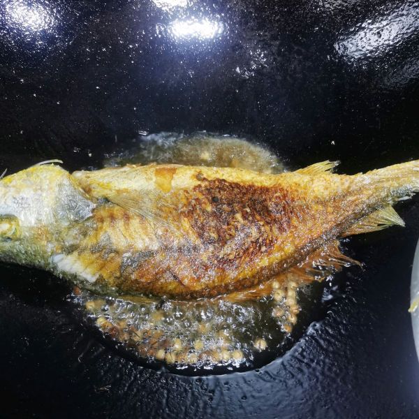 家常大黄鱼炖豆泡