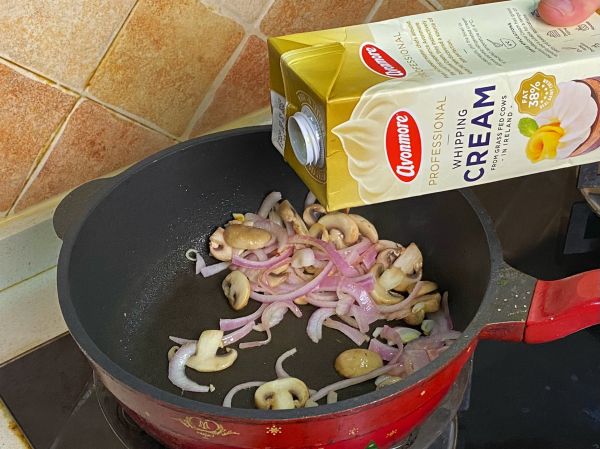 奶油青口贝意面