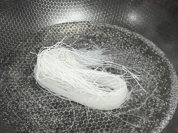 鱿鱼花雕粉丝煲