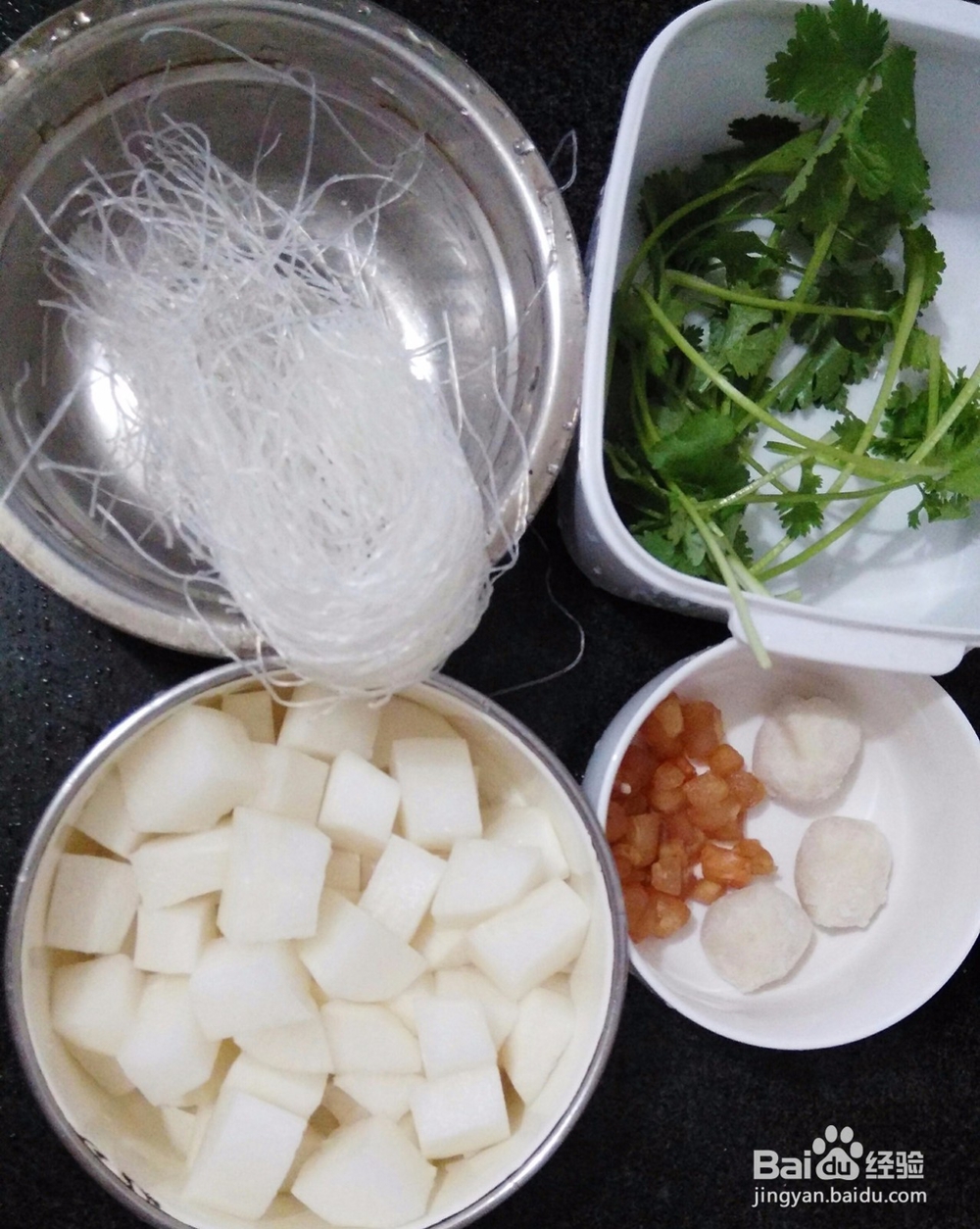白萝卜干贝鱼丸粉丝汤做法