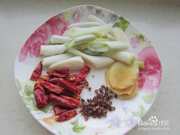 如何蘑菇炖鲤鱼？