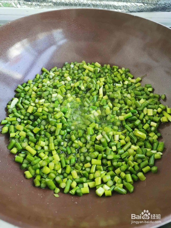蒜苔炒鸡蛋的做法