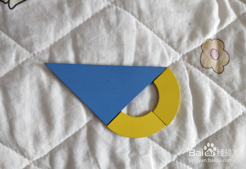 用幼儿积木怎么拼一只拍翅膀的鸟？