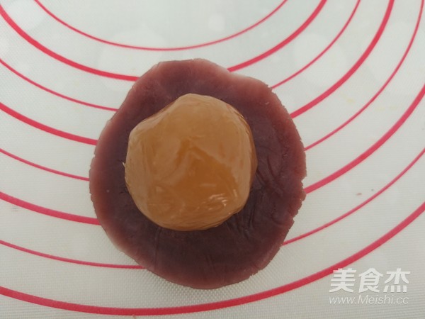 莲蓉馅桃山皮月饼