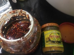 家常泡椒酸汤田鸡