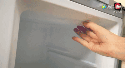 <b>清洁冰箱小窍门，再也不用担心冰箱异味啦！</b>