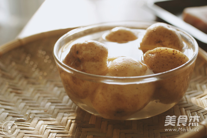 腌渍猪肉烧土豆|一厨作