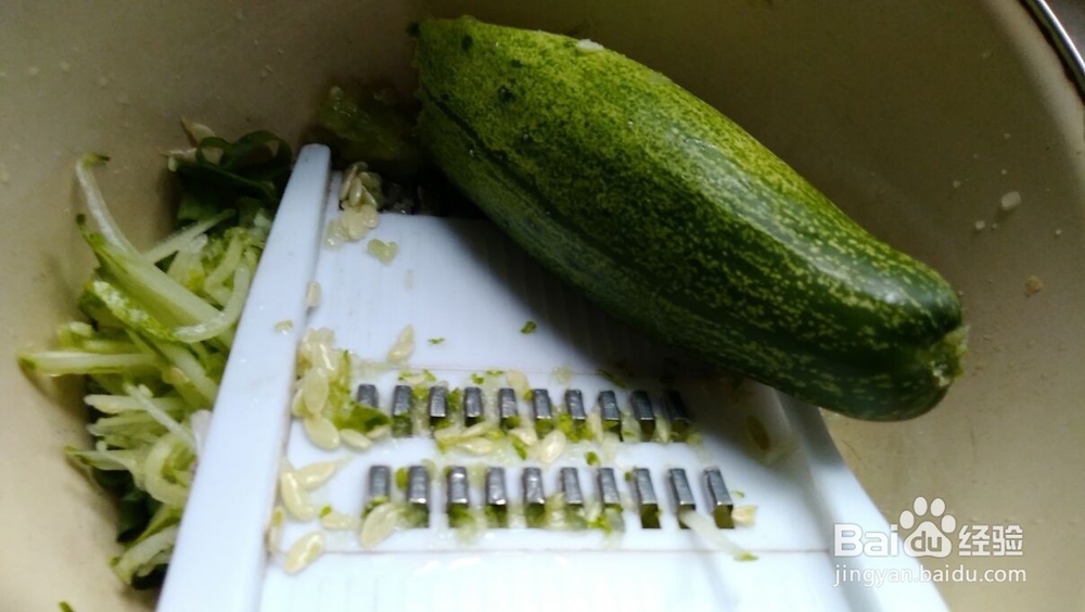 怎样做辣酱拌黄瓜？清爽又可口。