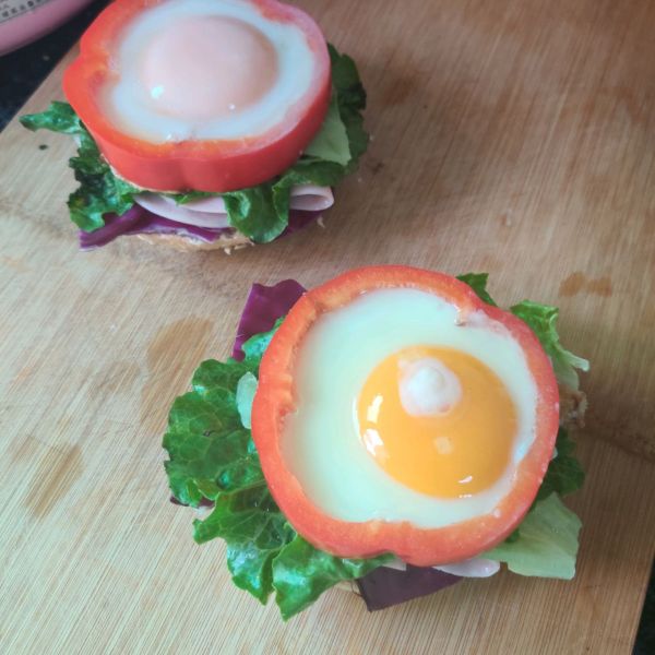 彩椒鸡蛋火腿三明治