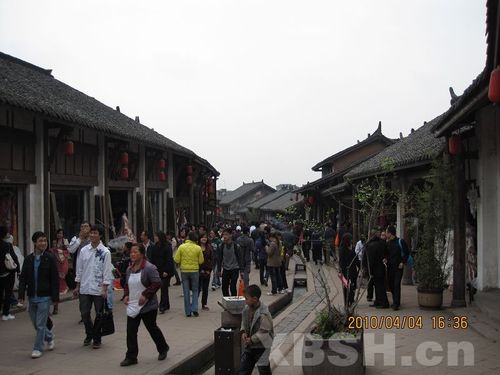 怎样游玩成都洛带古镇