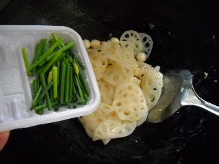 清炒韭苔小荷鲜