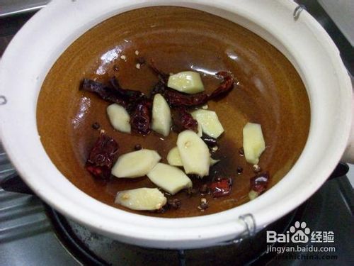 别样吃法烧鸡砂锅茴香焖鸡