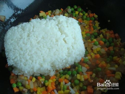 腊肉五彩饭