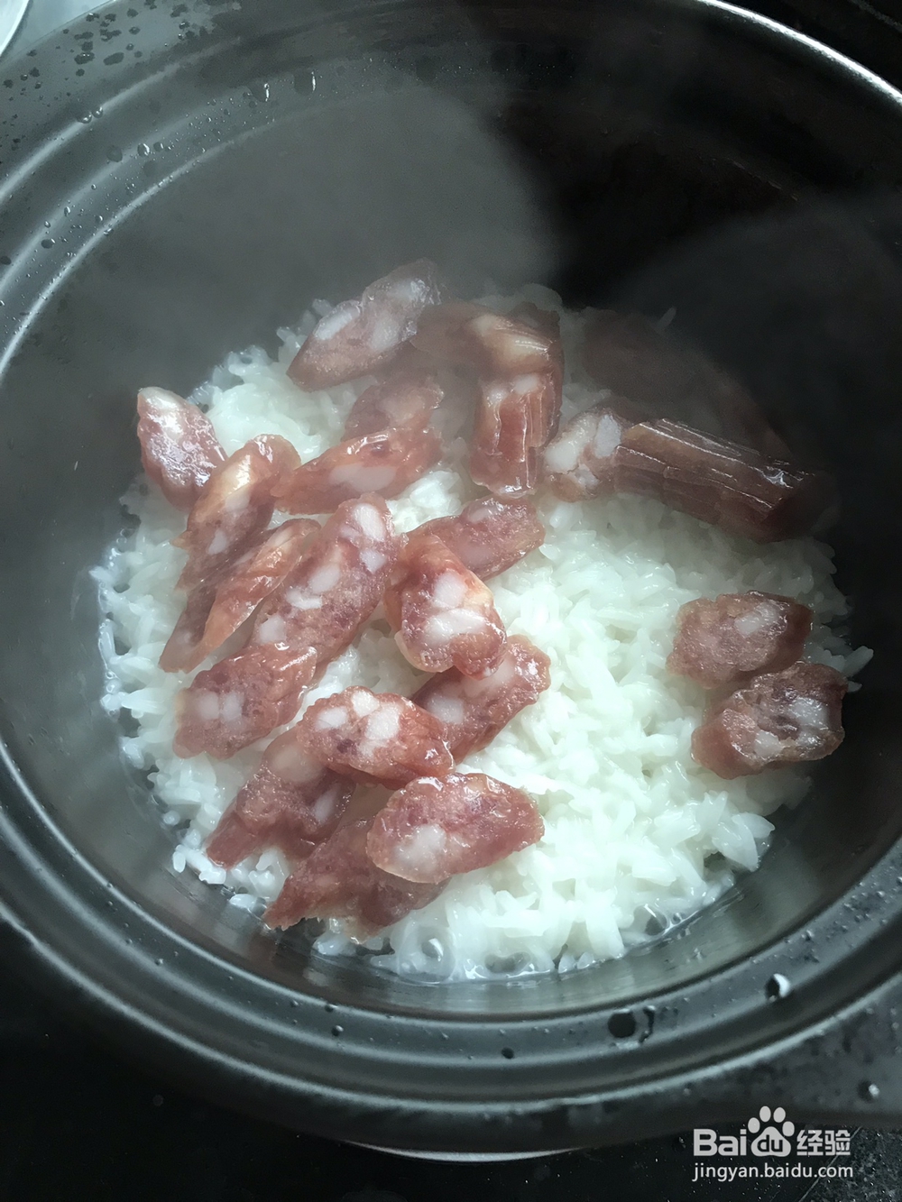 广式腊肠煲仔饭简单得很的家常做法