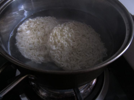 自己在家怎么做炒面。