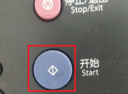 EPSON打印机加墨后墨盒里已经满了，但是打印的时候显示的墨量很少