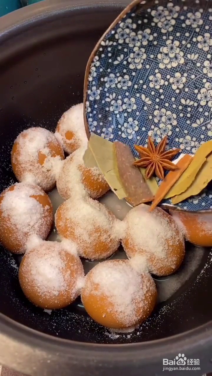 如何用电饭煲制作好吃的盐烤鸡蛋