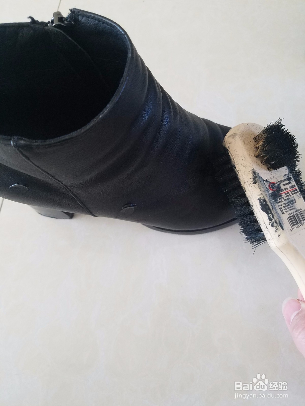 怎样给皮鞋打油