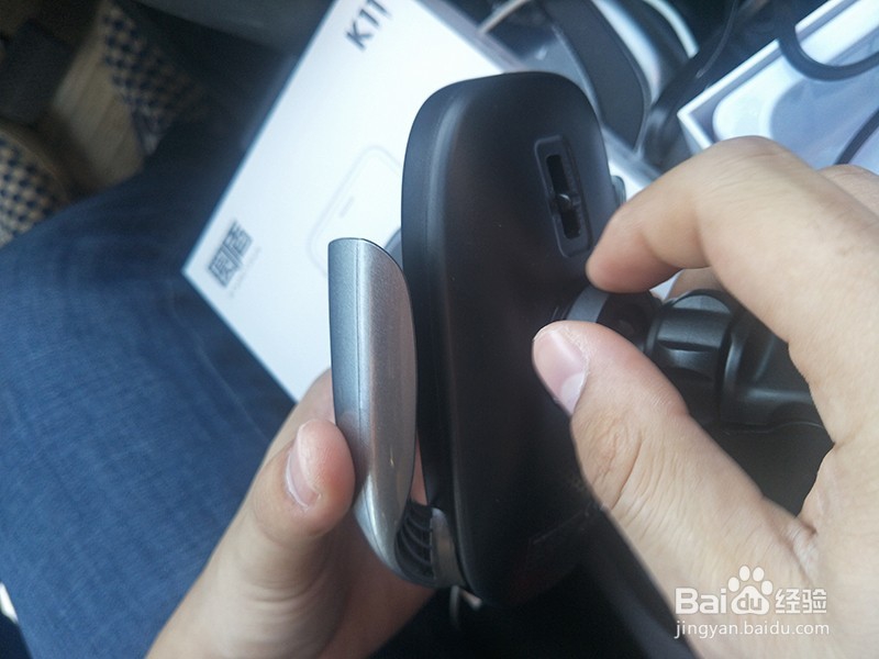 锋范加装圆盾K11车载无线充安装操作