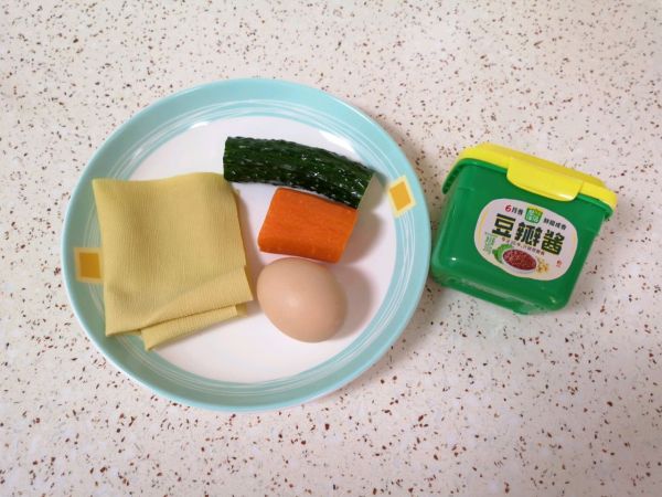 豆皮蔬菜卷蘸酱