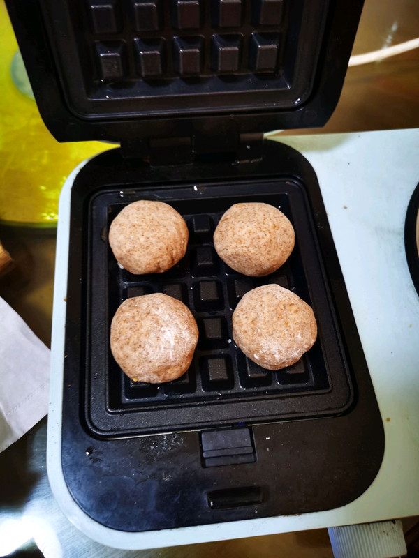 黑麦肉松豆沙华夫饼