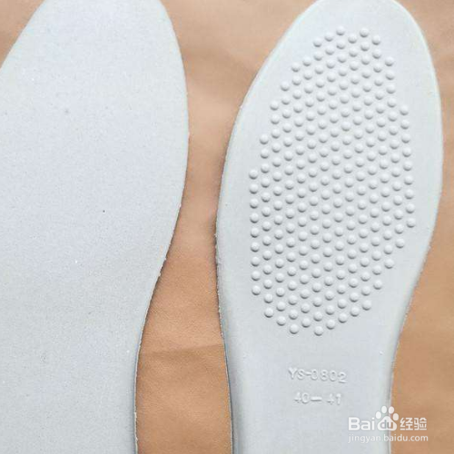 白鞋垫上的黑脚印怎么洗掉