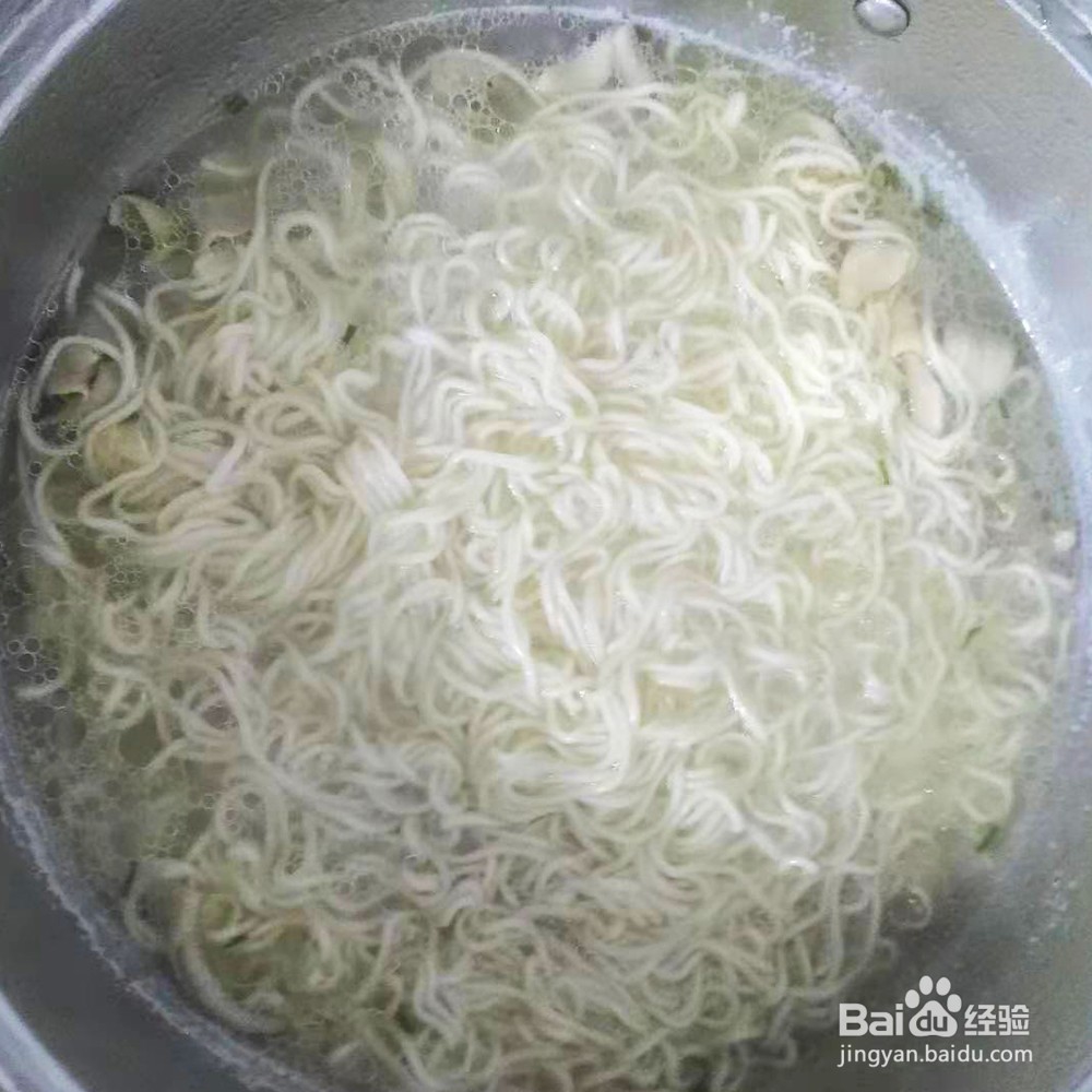 煮面条是用冷水还是热水