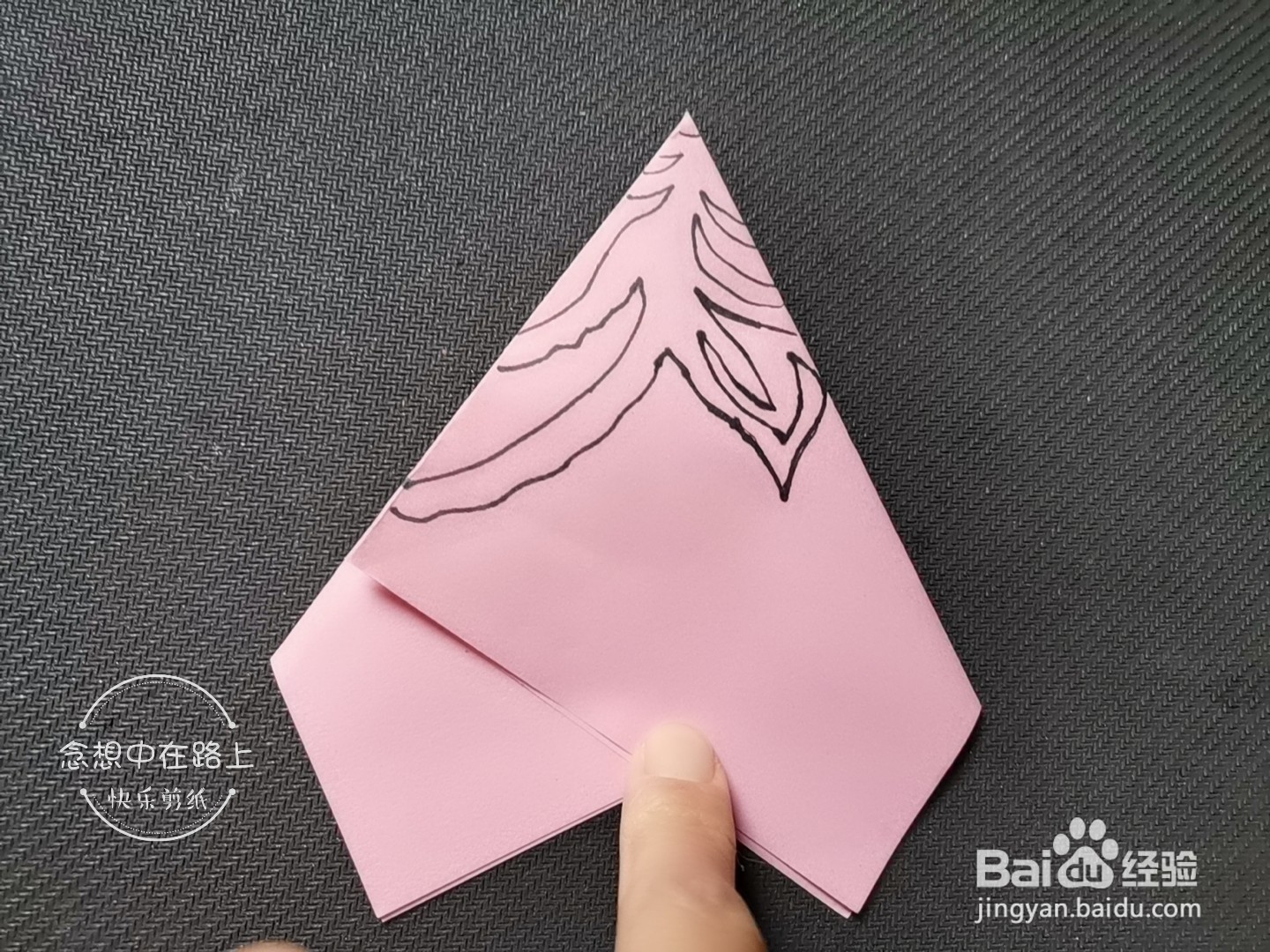 儿童手工剪纸教程 如何用彩色纸剪三朵荷花