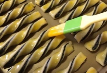 黑芝麻酥条的做法