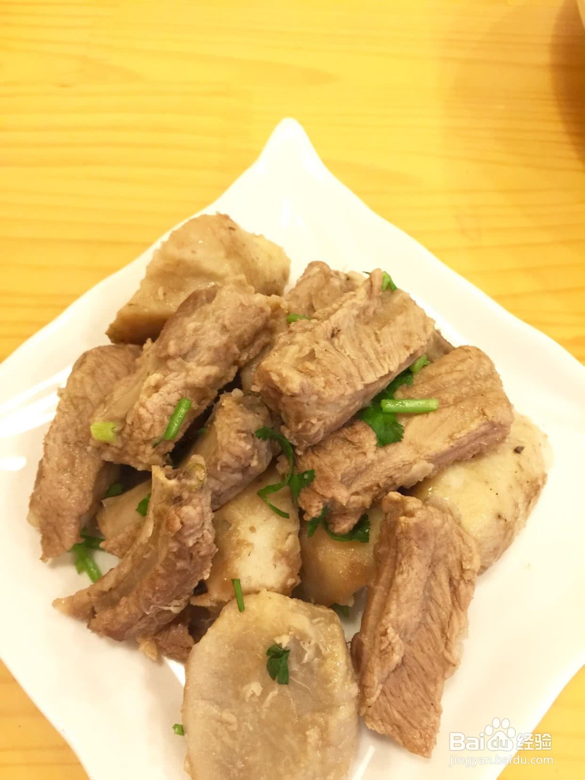 芋头焖排骨怎么做