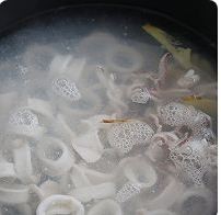 香辣鱿鱼圈怎么做