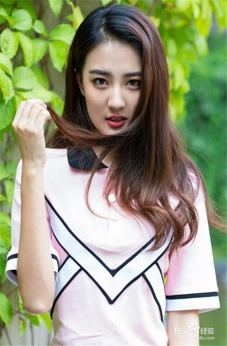 脸大的人适合什么发型和衣服