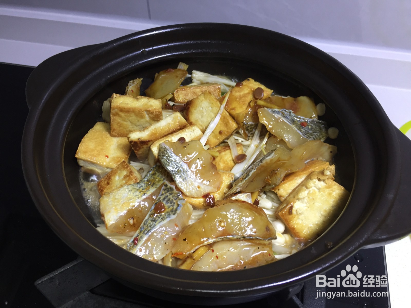 金针菇鲈鱼豆腐煲
