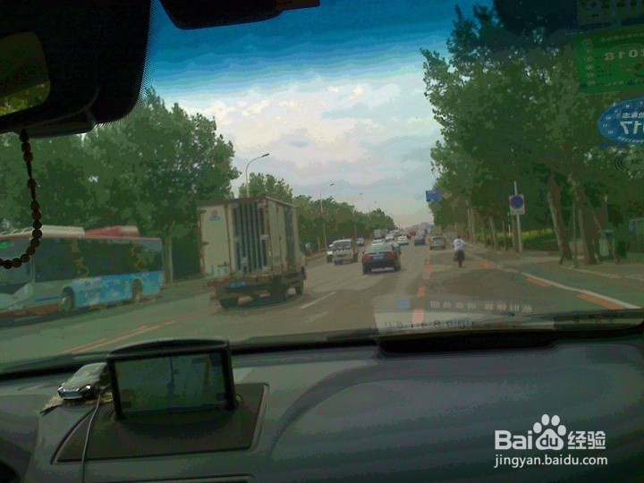 在通道行驶的车辆怎样安全行驶