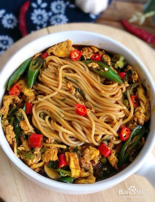 懒人早餐面之"香椿鸡蛋酱香面"