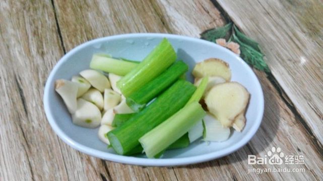 土鸡炖土豆的做法