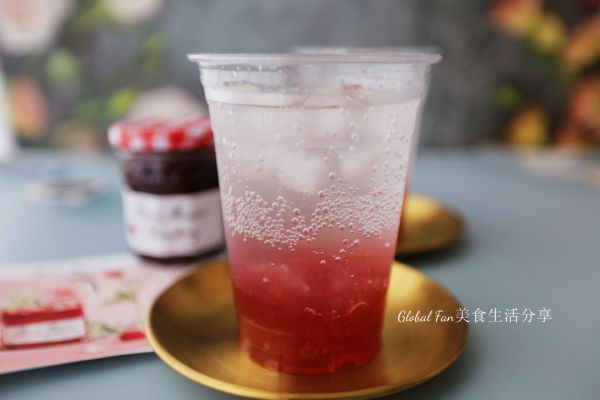 芝芝树莓果冻柠檬气泡水